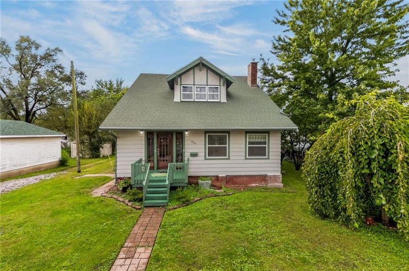206 S Daviess St, Gallatin, MO 64640