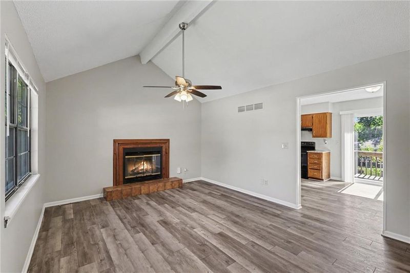 3804 NE Woods Ct, Lee's Summit, MO 64064