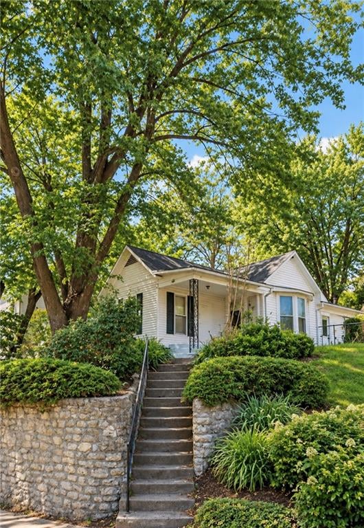 1811 Pacific St, St Joseph, MO 64503