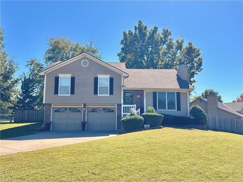 2301 NE Chipman St, Lee's Summit, MO 64086