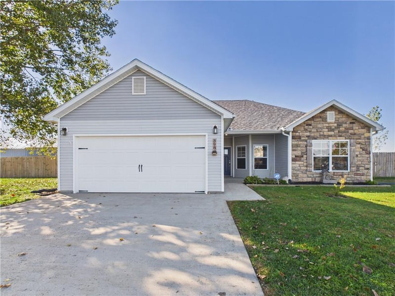 398 SE 981st Rd, Knob Noster, MO 65336