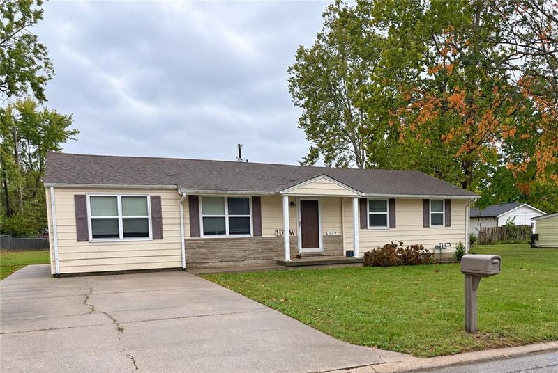 103 W Joy St, Harrisonville, MO 64701