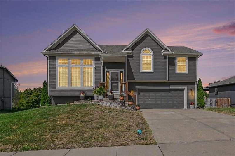 1204 N 4th St E, Louisburg, KS 66053