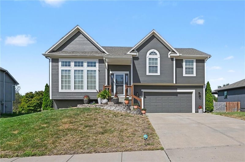 1204 N 4th St E, Louisburg, KS 66053