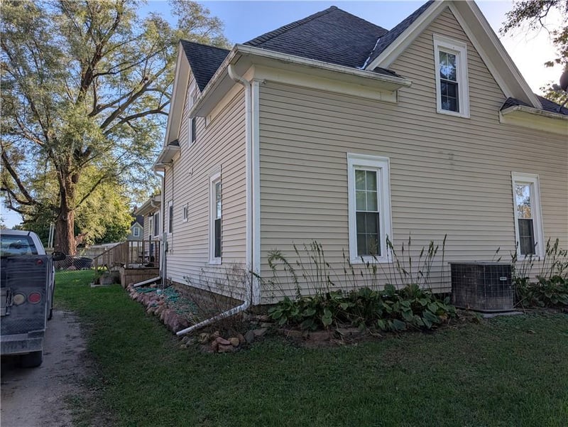 621 N Smith St, Burlington Junction, MO 64428