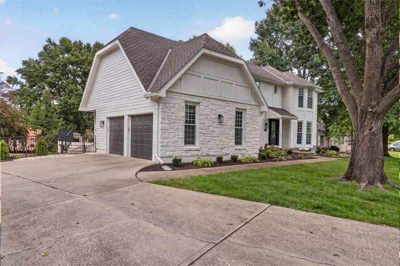 3688 W 127th Pl, Leawood, KS 66209