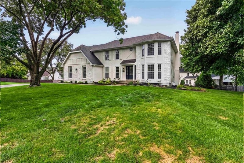 3688 W 127th Pl, Leawood, KS 66209