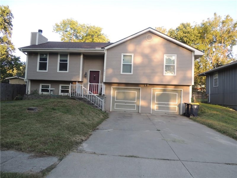 6911 N Liberty St, Liberty, MO 64118