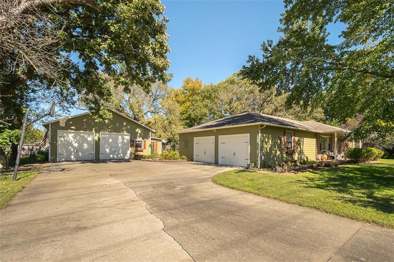 835 Locust St, Lawrence, KS 66044
