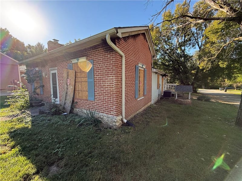 203 Walnut St, Weston, MO 64098