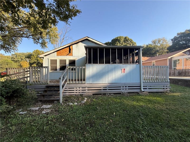 203 Walnut St, Weston, MO 64098
