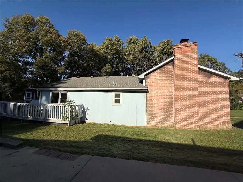 203 Walnut St, Weston, MO 64098