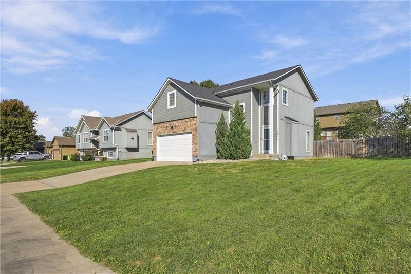 16917 Cross Creek Dr, Belton, MO 64012