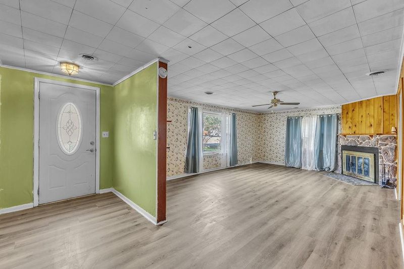 902 NE County Line Rd, St Joseph, MO 64505