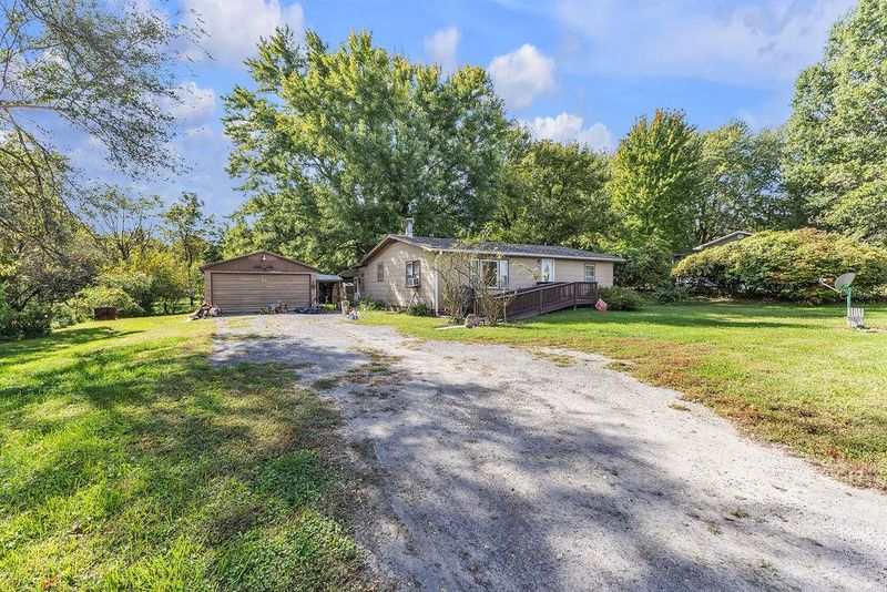 902 NE County Line Rd, St Joseph, MO 64505