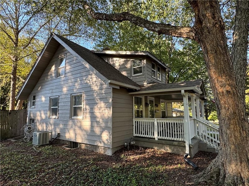 327 W Southside Blvd, Independence, MO 64055