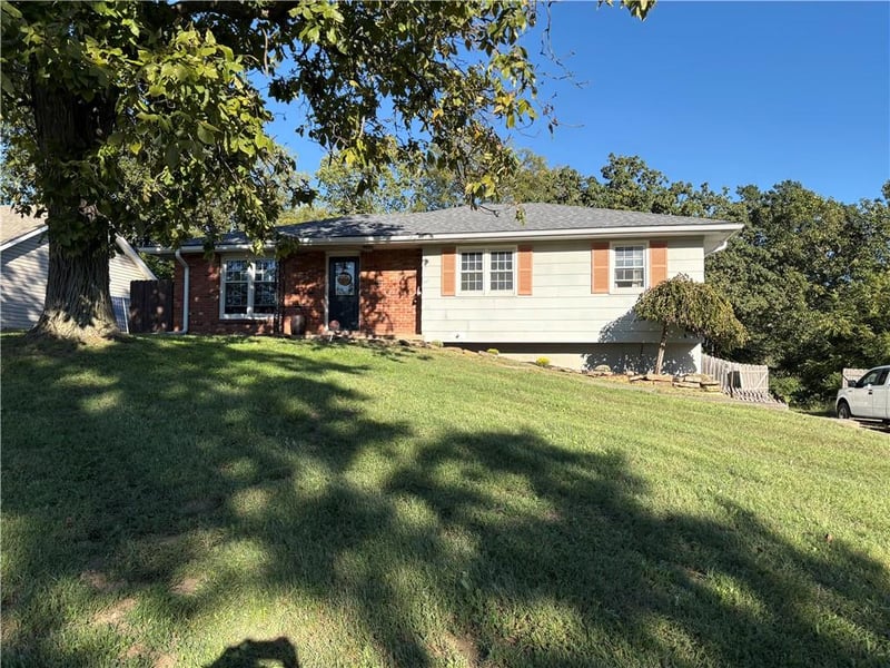 6719 NW Willowick Ln, Parkville, MO 64152
