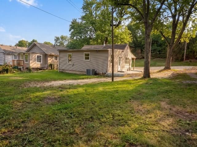 1222 Cunningham Ave, Independence, MO 64050