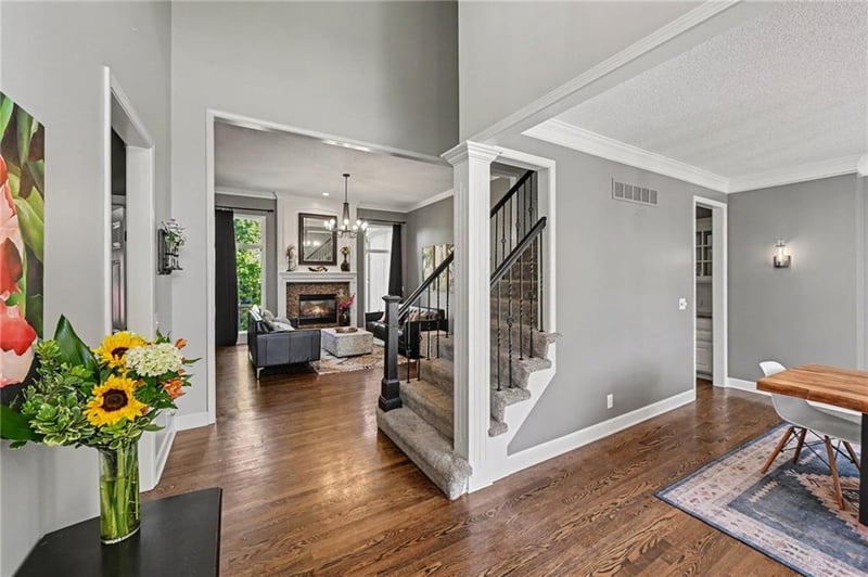 8121 Parkview Dr, Parkville, MO 64152