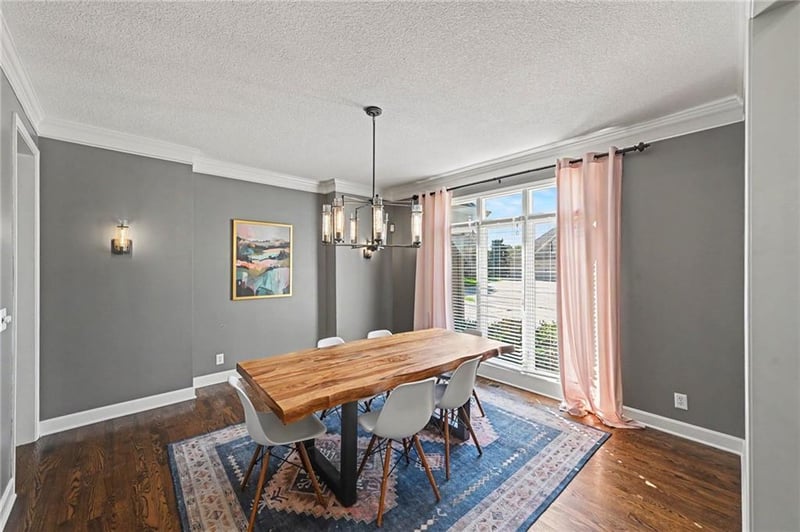 8121 Parkview Dr, Parkville, MO 64152