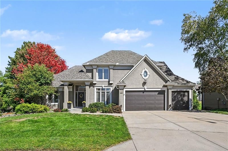 8121 Parkview Dr, Parkville, MO 64152