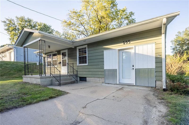 603 Snowden Dr, Rock Port, MO 64482