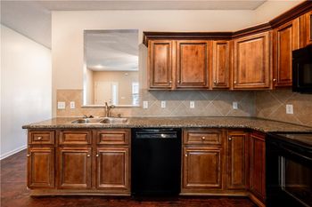 7809 NW 122nd St, Kansas City, MO 64163