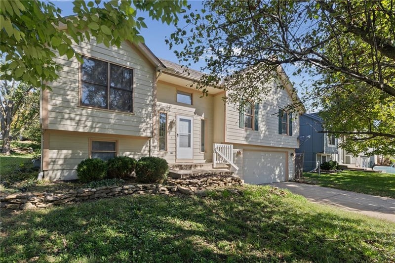 1558 W Mulberry St, Olathe, KS 66061