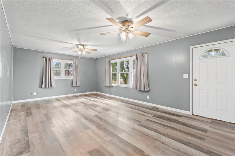 10417 NE Jones Rd, Cameron, MO 64429