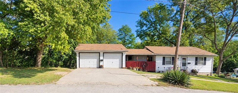 109 N Market St, Rock Port, MO 64482