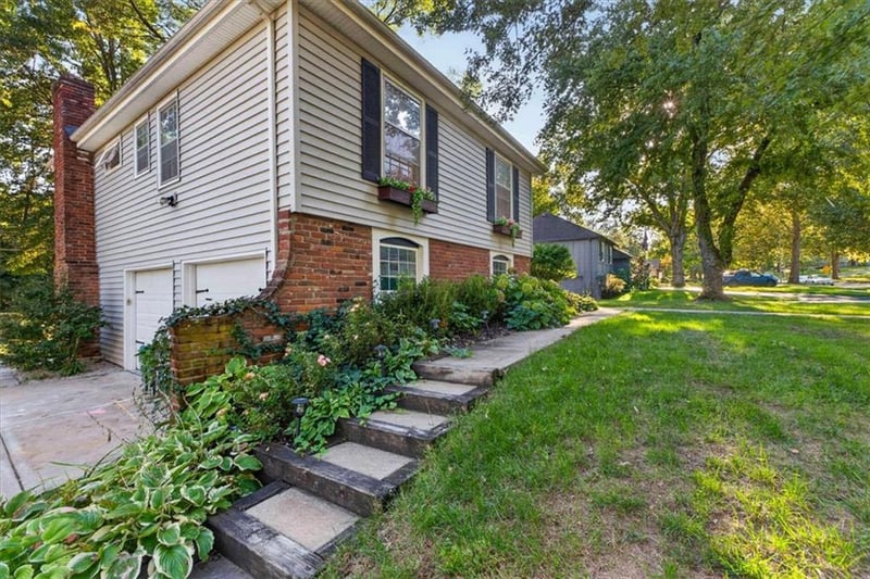 611 W Santa Fe Trl, Kansas City, MO 64145