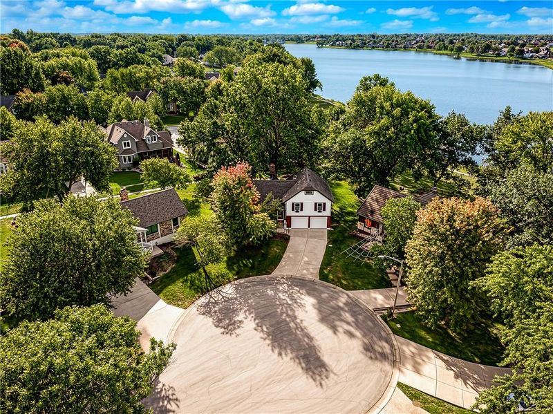 4085 Normandy Dr, Lee's Summit, MO 64082