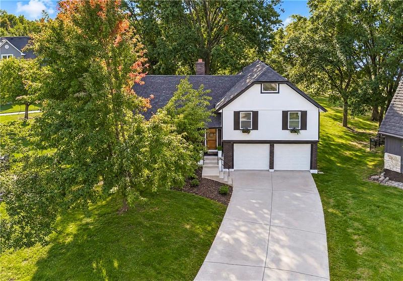 4085 Normandy Dr, Lee's Summit, MO 64082