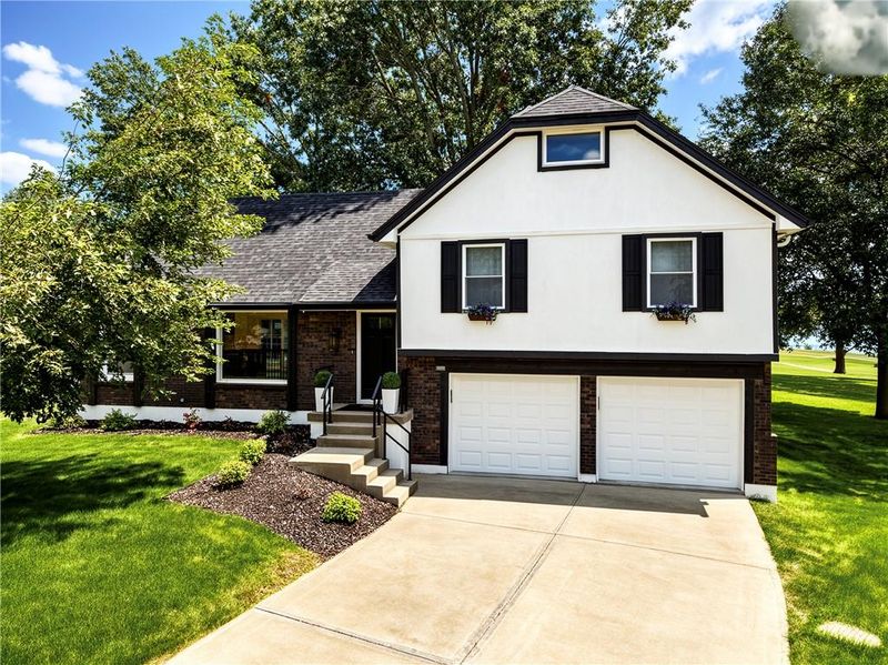 4085 Normandy Dr, Lee's Summit, MO 64082
