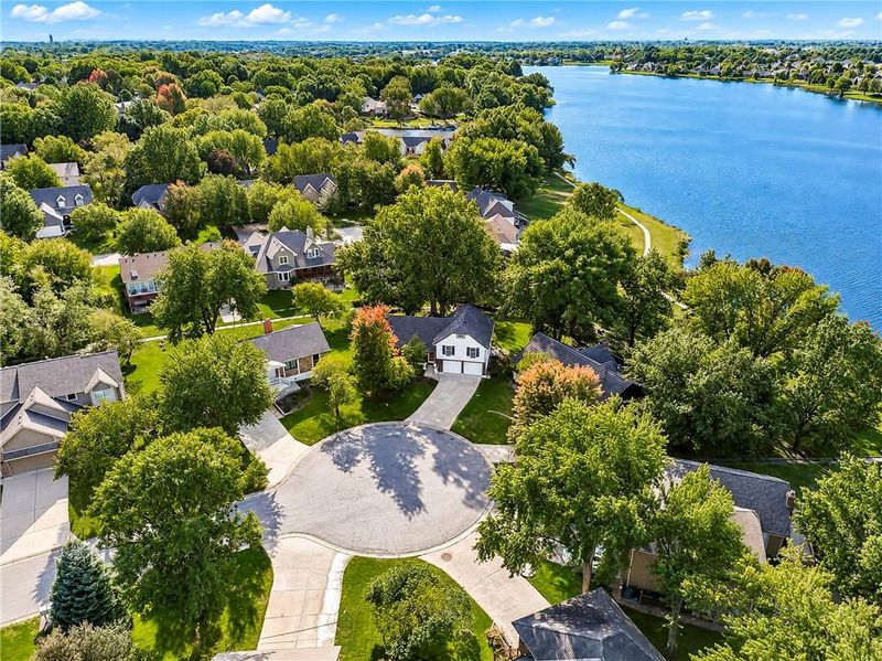 4085 Normandy Dr, Lee's Summit, MO 64082