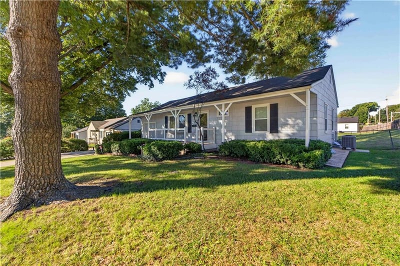 7100 Horton St, Overland Park, KS 66204