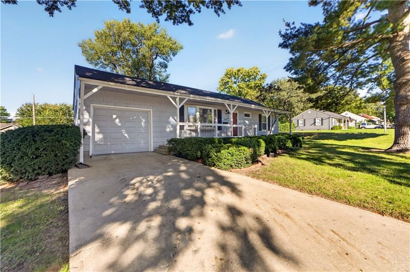 7100 Horton St, Overland Park, KS 66204