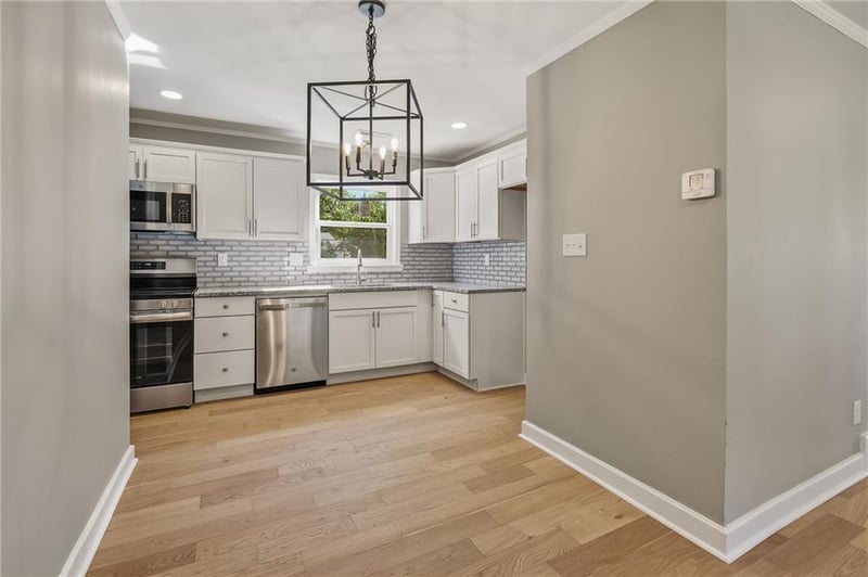 7541 Rainbow Dr, Prairie Village, KS 66208