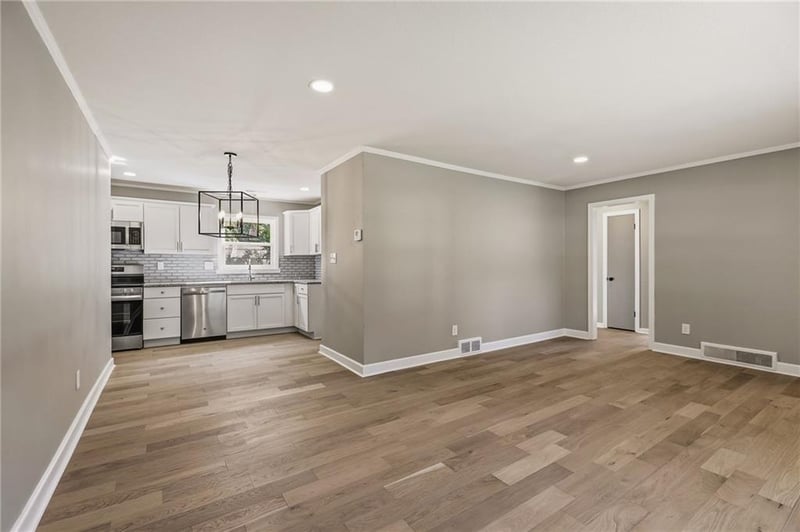 7541 Rainbow Dr, Prairie Village, KS 66208