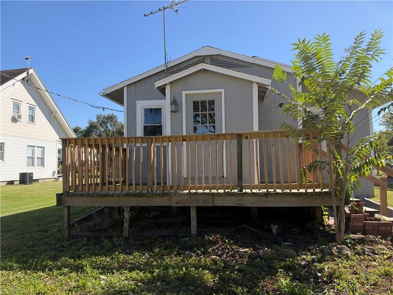 319 Parkway St, Hardin, MO 64035