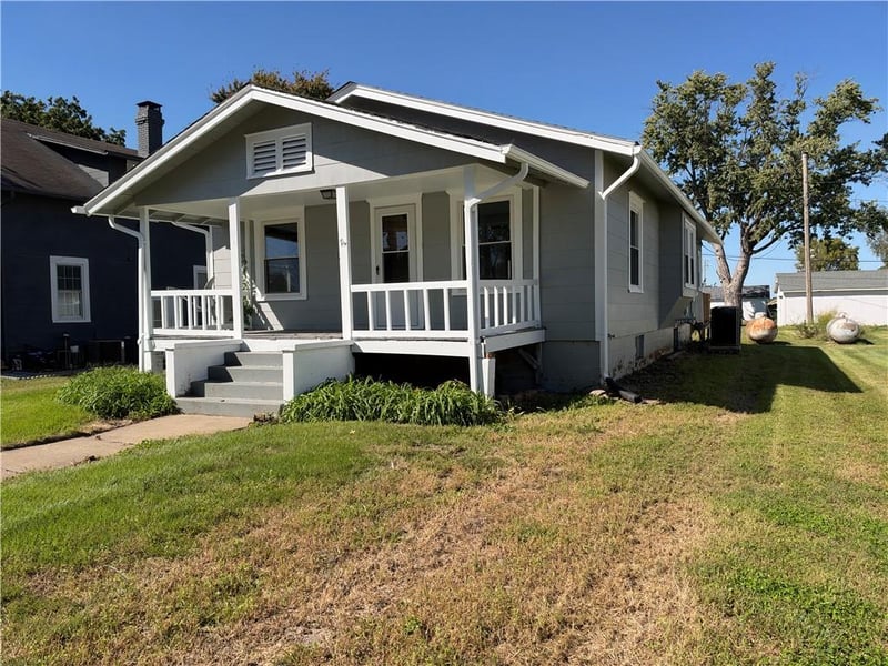319 Parkway St, Hardin, MO 64035