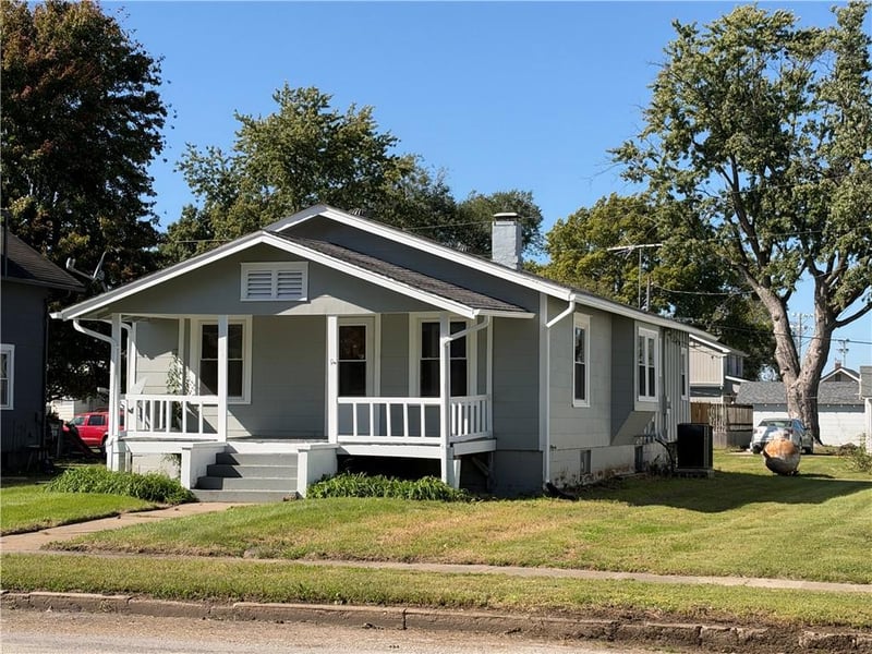 319 Parkway St, Hardin, MO 64035