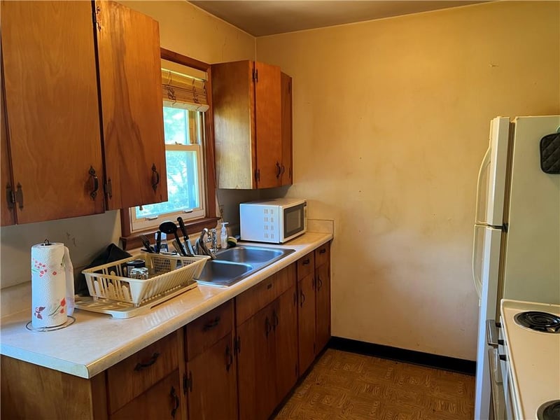 6001 N Michigan Pl, Gladstone, MO 64118