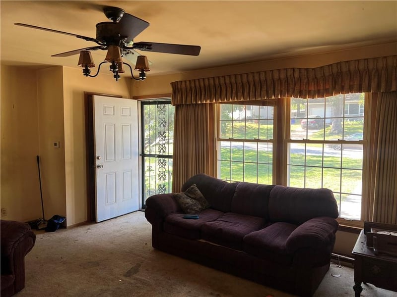 6001 N Michigan Pl, Gladstone, MO 64118