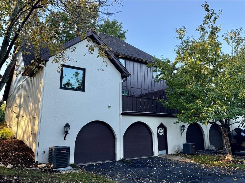 6564 W 49th St, Mission, KS 66202
