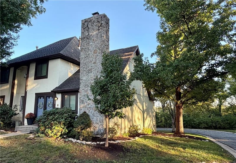 6564 W 49th St, Mission, KS 66202