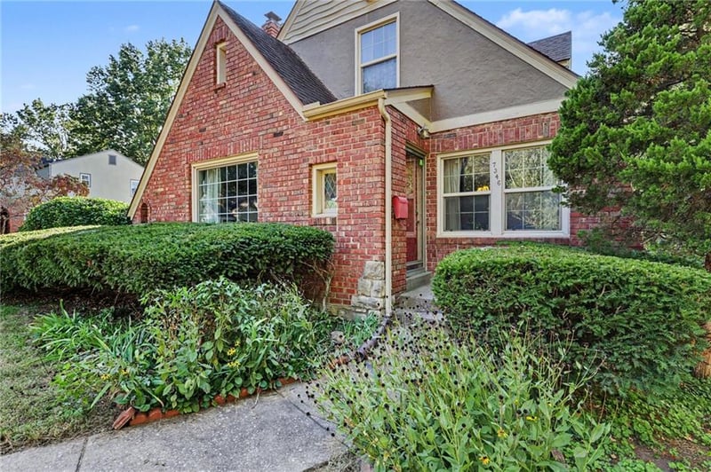 7346 Grand Ave, Kansas City, MO 64114