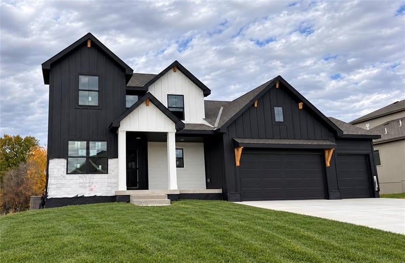 2102 Foxtail Dr, Kearney, MO 64060