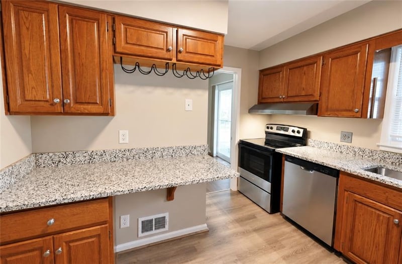 302 NE Howard St, Lee's Summit, MO 64063
