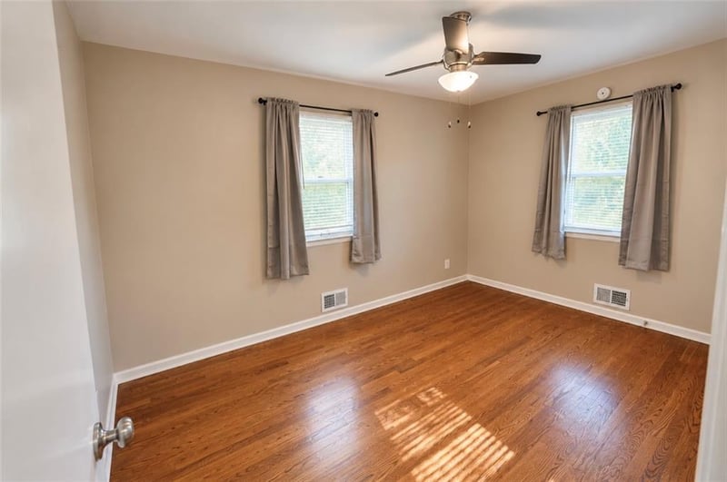 302 NE Howard St, Lee's Summit, MO 64063